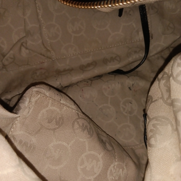 Michael Kors black w/gold hobo Bag Pre-Loved - Picture 8 of 9